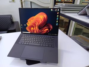 DELL Precision 5560